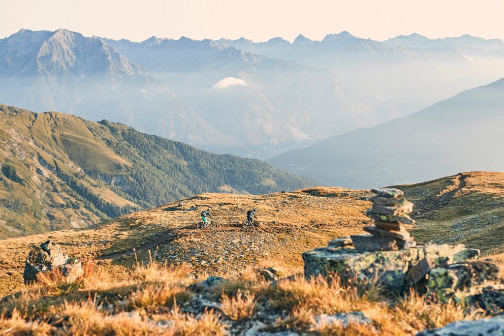 Spektakuläre Herbst-Landschaften warten auf dem Zirbentrail in Serfaus-Fiss-Ladis (©Serfaus-Fiss-Ladis Marketing GmbH, Christian Waldegger).